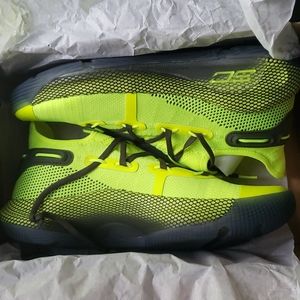 NIB Men's Under Armour Curry 6 Size 11